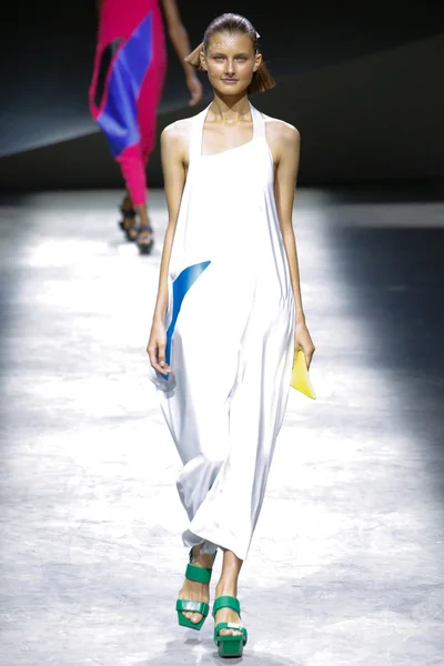 Look 3